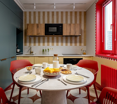 Колор-блок кухня для ТВ-проекта «Квартирный Вопрос»